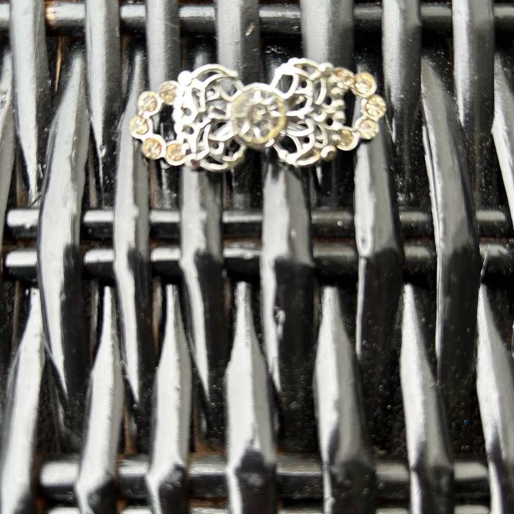 Women’s silver pin/brooch